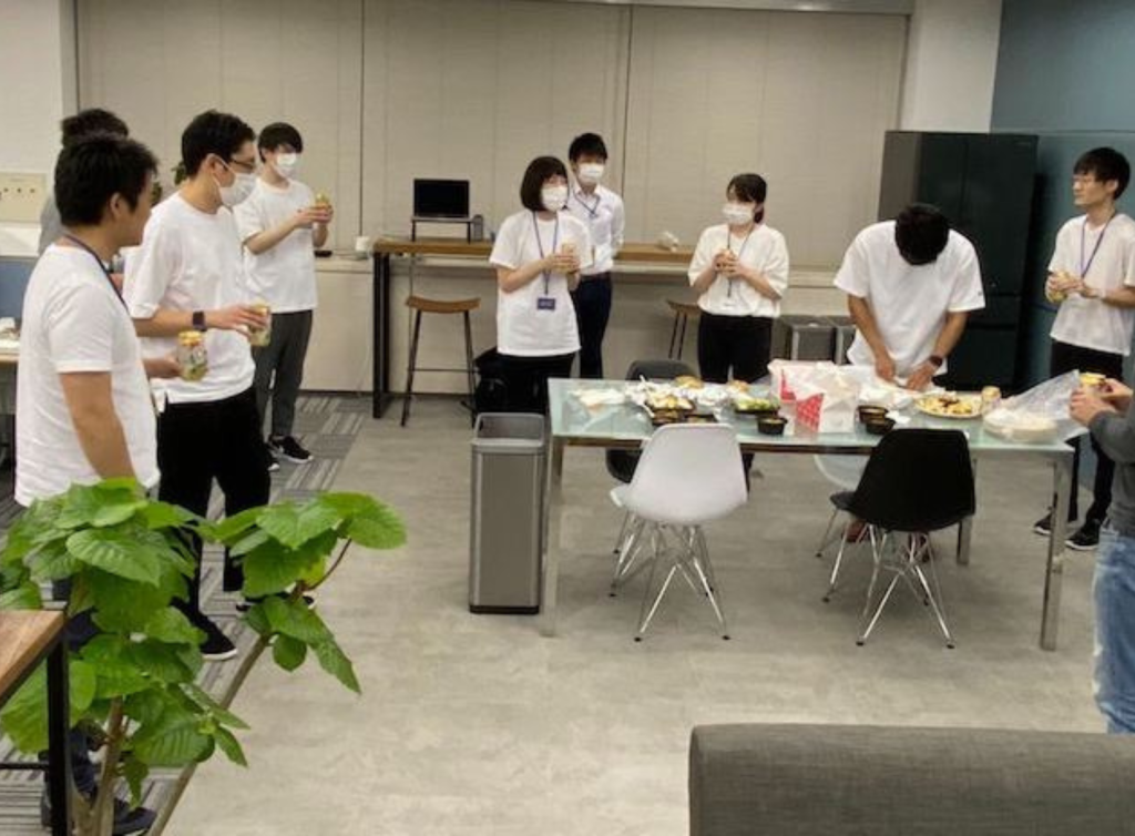 社内で案件の打ち上げ（カレー会）を行いました